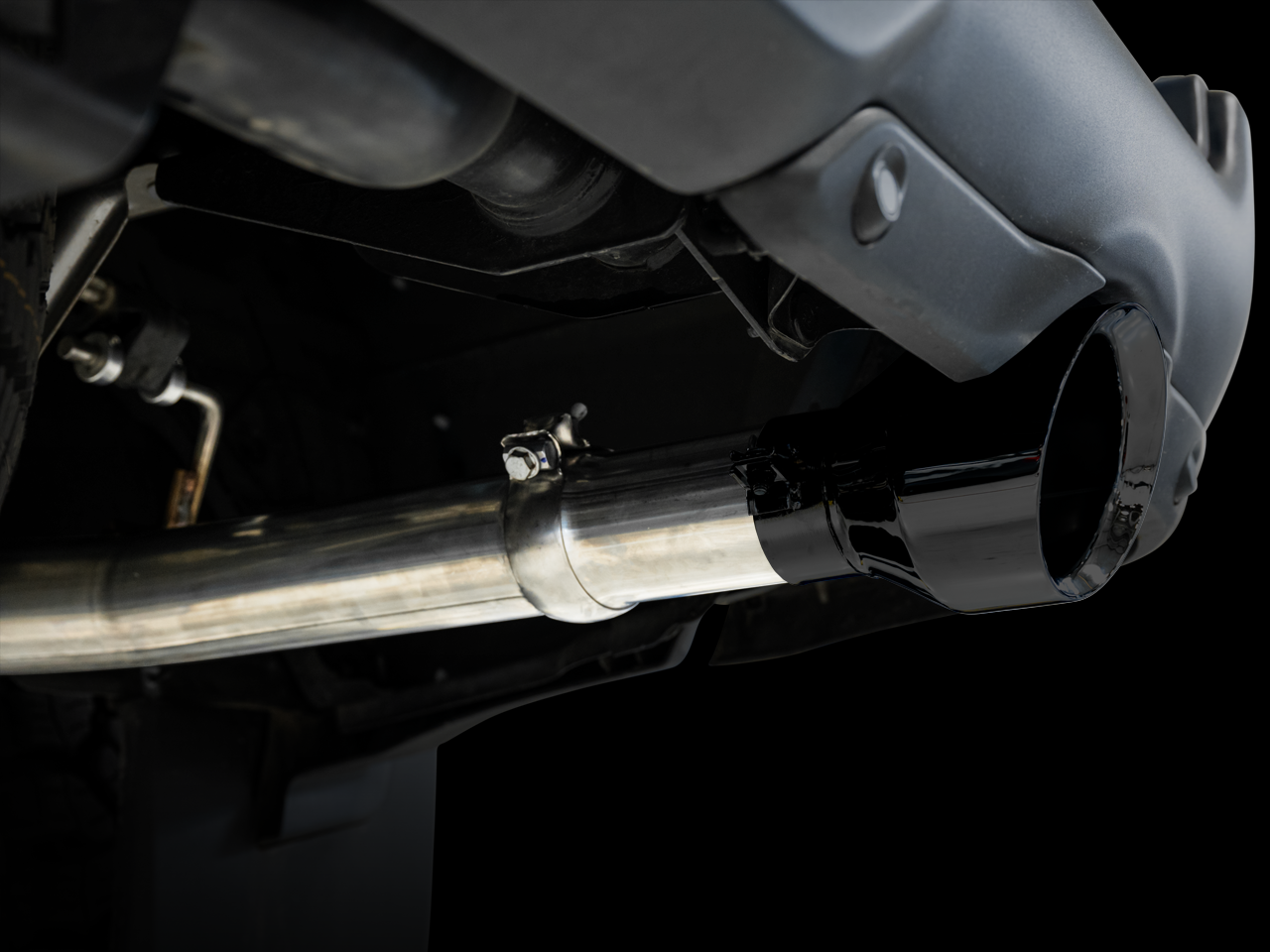 AWE 0FG Dual Rear Exit Catback Exhaust for 4th Gen RAM 1500 5.7L (With Bumper Cutouts) - Diamond Black Tips